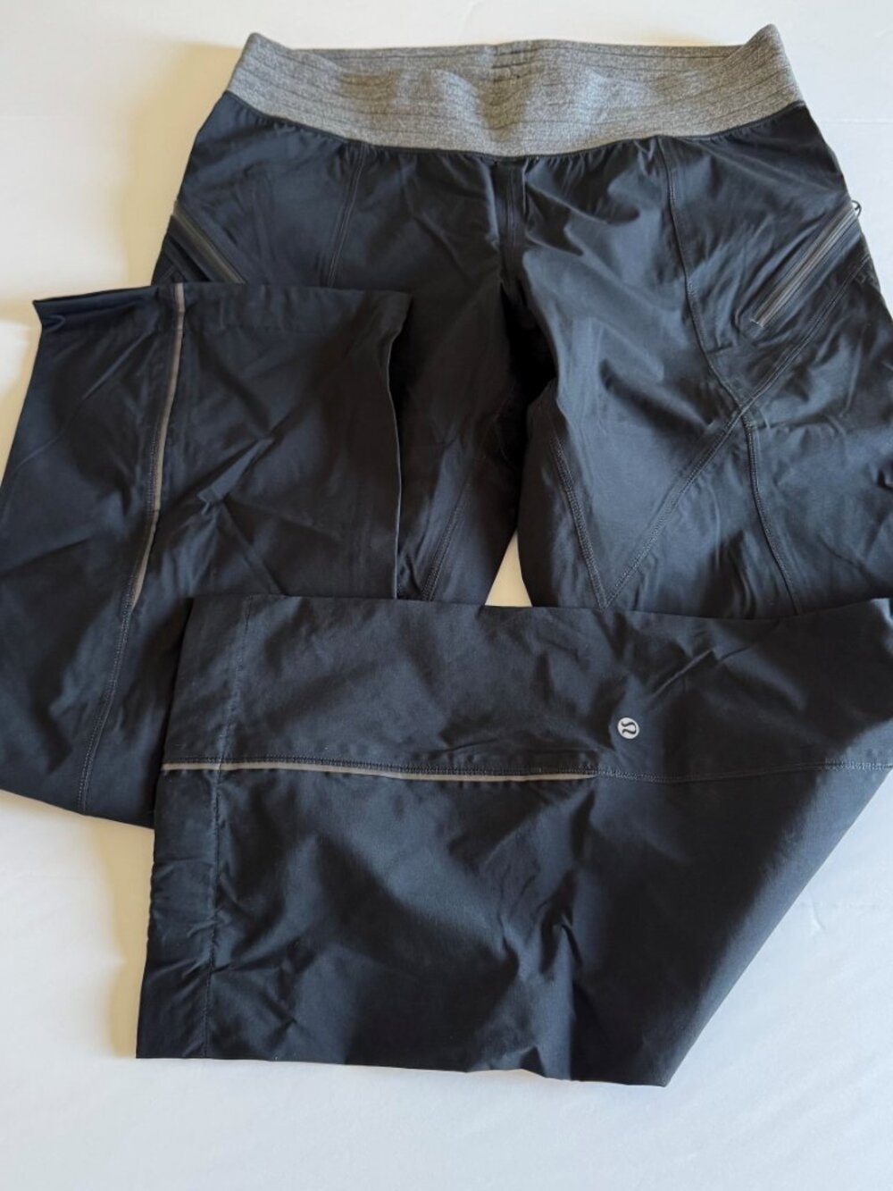 Women’s lululemon Black Track Pants – Size Large